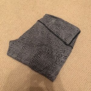 Black and White Lululemon Leggings